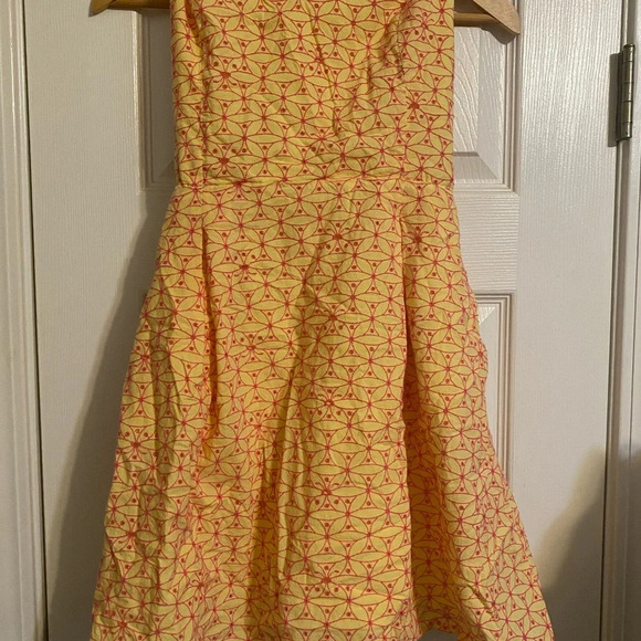 Lilly Pulitzer Felicity Starfruit Yellow Fly Away
Eyelet Strapless Dress - Picture 2 of 10